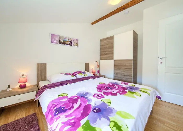 Muciceva Ravan 아파트 Jurdani